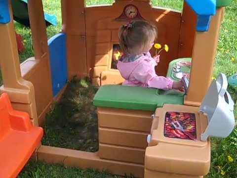 Видеообзор игрового домика STEP2 ДОМИК С ГРИЛЕМ 800100