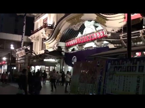 Япония. Театр Кабуки-дза на улице Гинза 