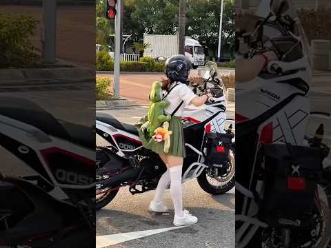 Ela é BAIXINHA mas pilota moto de 1200 Cilindradas 😮 #motorcycle #motos