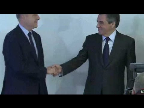 La poignée de main Fillon-Juppé au soir du 2e tour de la primaire de la droite