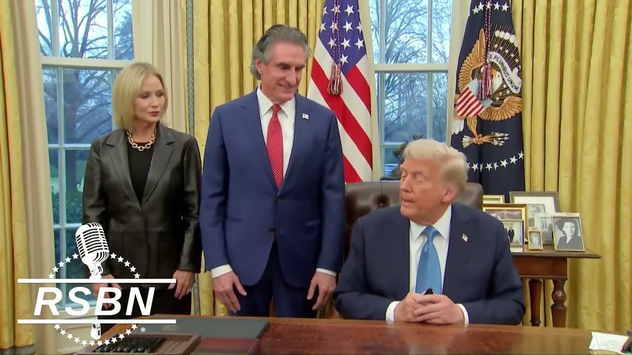 WATCH: President Trump Signs Executive Orders in the Oval Office - 1/31/25