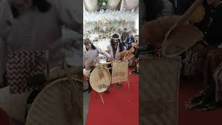 Download lagu Begalan,tradisi dalam.acara pernikahan yang mulai luntur #shorts#weddings #shortsyoutube mp3