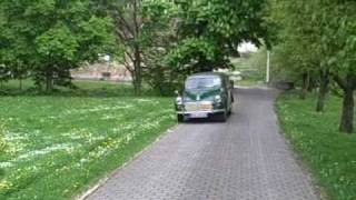 preview picture of video 'Thilo's 1957 Morris Minor 1100 Woody at the Gotisches Haus.'