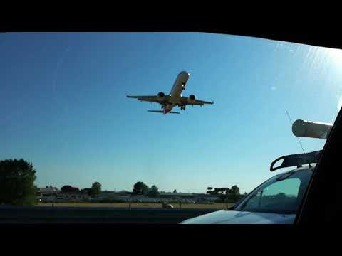 Un atterraggio all'aeroporto di Firenze Peretola