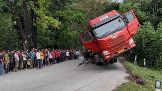 Download lagu Pengurus Siba Surya Lompat, Drama Terburuk Truk Trailer Siba Surya Tersiksa Total di Sitinjau Lauik mp3