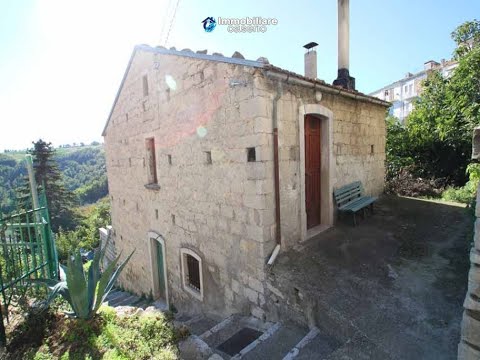 House in stone with ancient portals and patio for sale in Castelbottaccio, Molise, Italy