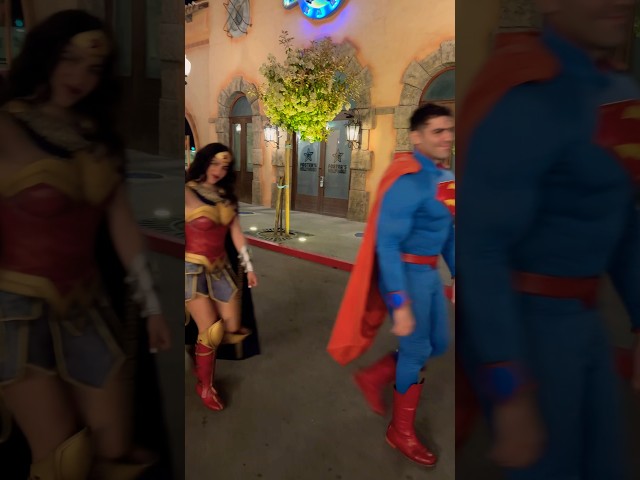 Vídeo relacionado con Funidelia | Capa de Superman para adulto100% Oficial, Superhéroe, DC Comics, Liga de la Justicia de América, Accesorios para Disfraces - Disfraces Divertidos para Fiestas.
