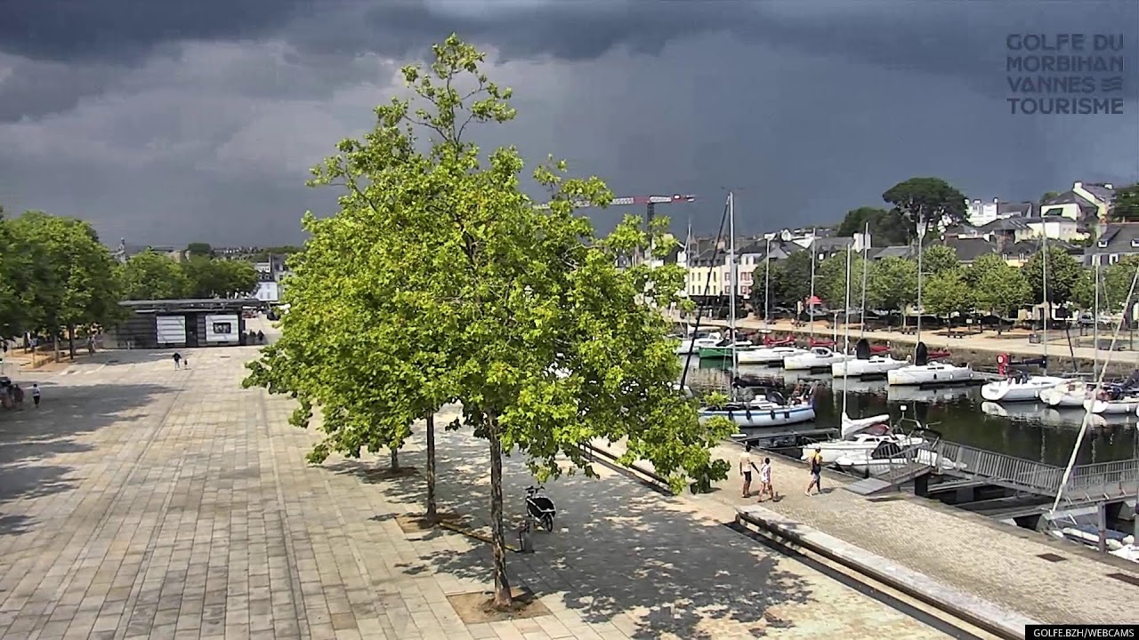 Live webcam view of Vannes Harbor & Marina