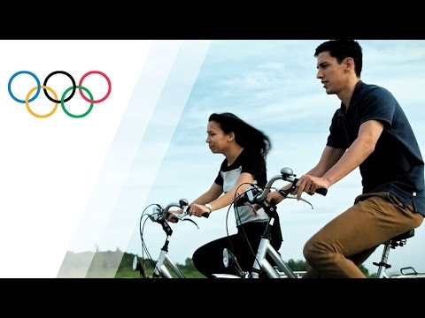 The Belgian Badminton Sibilings - Yuhan & Lianne Tan | Flag & Family