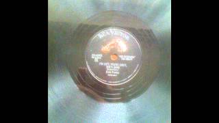 ELVIS PRESLEY -  BABY LETS PLAY HOUSE -   I'M LEFT YOU'RE RIGHT SHE'S GONE -  RCA 20 6383 78 RPM