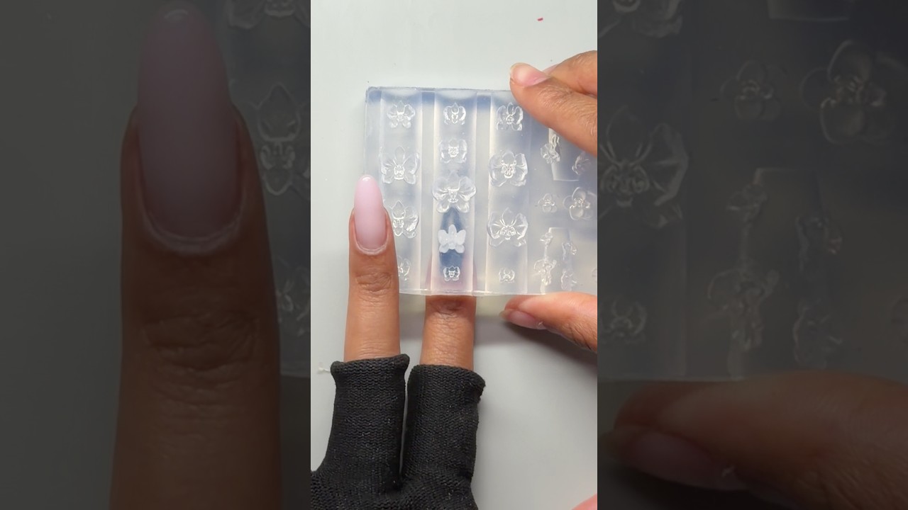 You’re using NAIL moulds WRONG!! 😟💅🏽