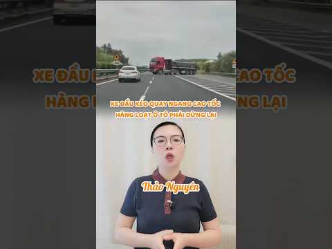 Xe đầu kéo quay ngang cao tốc hàng loạt ô tô phải dừng lại