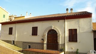 preview picture of video 'Renovated house in the old town - Morro D'oro, Abruzzo'