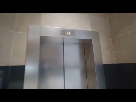 Kone Monospace 2020 Red Car park