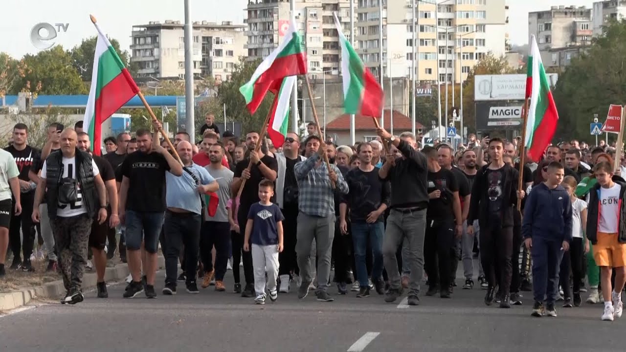 Стотици излязоха на протест в Харманли срещу бежанския лагер