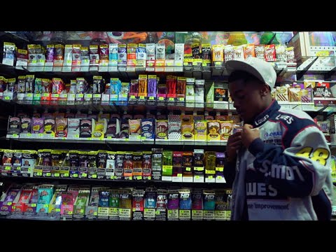 ThaRealTinnyy - Rapper Weed ( Official Video )