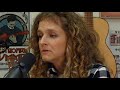 Béla Fleck & Abigail Washburn - "My Home's Across The Blue Ridge Mountains" | Fretboard Journal