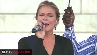LeAnn Rimes Performs &#39;Amazing Grace&#39; at March on Washington 50th Anniversary