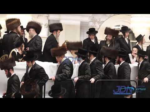 Toldos Aharon Rebbe Wishing the chassidim a Gut Voch In Boro Park - Kislev 5783