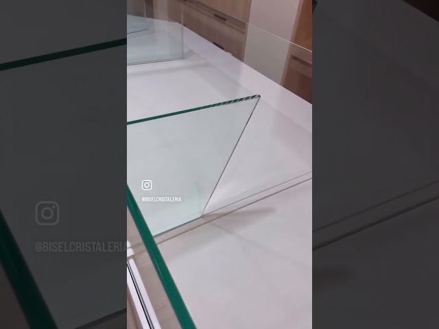 Vídeo relacionado con METRO Professional Vitrina expositora GRV1100, acero inoxidable/vidrio, 48x48x103 cm, 100L, enfr. por ventilación, 210 W, panel digital, negro/plata