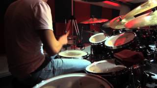 Robin, from Multipercussion.com plays Mannenharten from Blof and Nielson (drumcover)