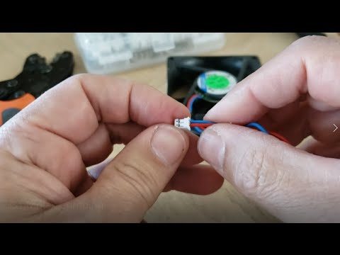 Crimpen eines JST Molex 2,0-mm-Kleinlüftersteckers mit einem IWISS SN-01BM Crimpwerkzeug