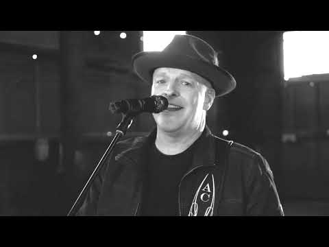 Albert Cummings - Two Hands (Official Music Video)