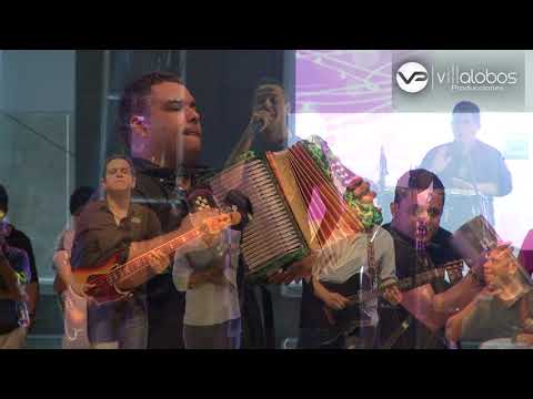 VIDEO EN SAN PELAYO DE MARTIN CANTANDO CON EL CONJUNTO DE PITER DIEZ RAZONES PARA AMARTE