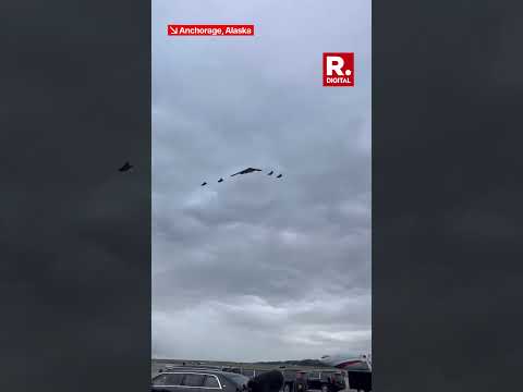 President Trump Shows Off Stealth B2 Bomber While Putin Reacts #b2bomber #alaskasummit #shorts