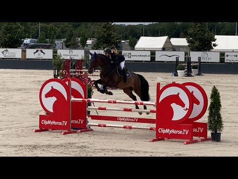 ￼Teeraya Chowvanayotin & Jarley | CSI1* Table A with Jump-off -1m15- | Jump-off Round  1st place🥇🥇