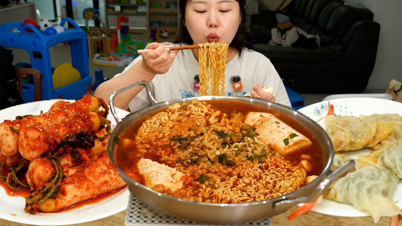 시어머님이 만들어 주신 총각김치와 매콤한 신라면으로 입덧 날려버리기 먹방!
