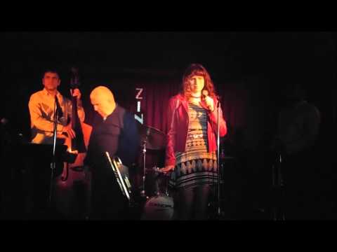 Lara Grabois - impromptu act with Valery Ponomarev Jazz Band at the Zinc Bar in NYC (2015)