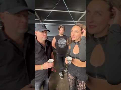THE ROAD TO WACKEN: Floor Jansen playing cards with Jasja & the boys on their way to Wacken 2025