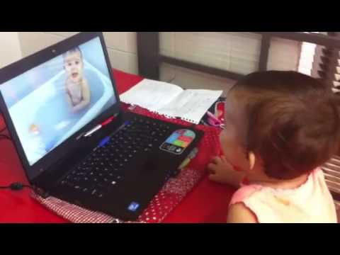 Lara se vendo e rindo!!