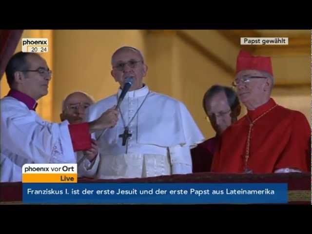 Der neue Papst Franziskus tritt vor die Gläubigen