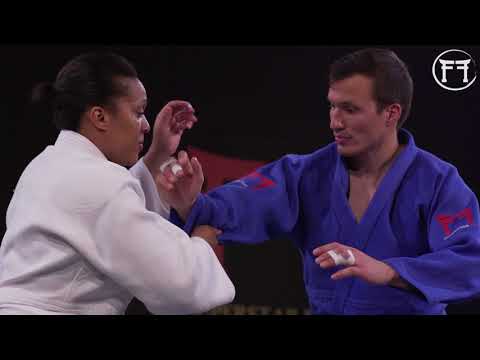 Lucie Décosse | Rear throws trailer