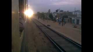 preview picture of video 'Pakistan Railways:Crossing between 14dn Awam Exp and 7up Tezgam'