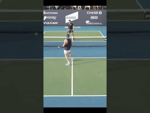 The rare singles hands battle😱