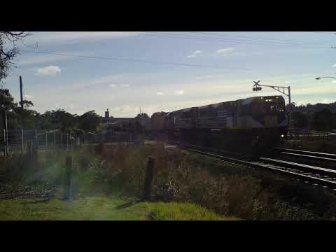 CM3306 SCT011 and CLF2 passing anakie road bell post hill