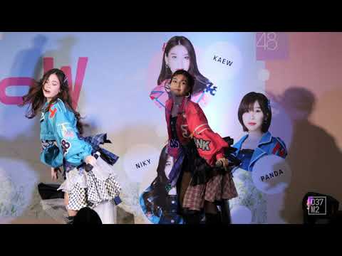 200829 BNK48 Jennis - Hashire Penguin (วิ่งไปสิ...เพนกวิน) @ Road Show Chaing Mai [Fancam 4K60p]