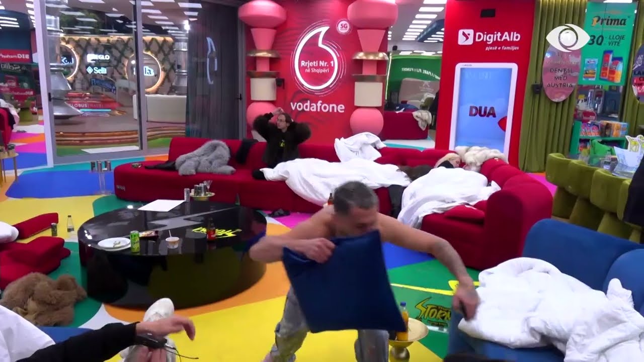 Fshati digjet ato që të pëlqejnë ty krihen/ Egli i drejtohet Vserlos teksa banori rregullon flokët