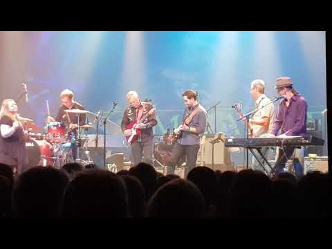 Sultans of swing by the Phil Emmanuel band with Tommy Emmanuel