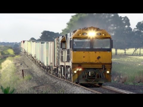 Summer Evening Trainspotting On The Western Line - Australian Trains, Victoria
