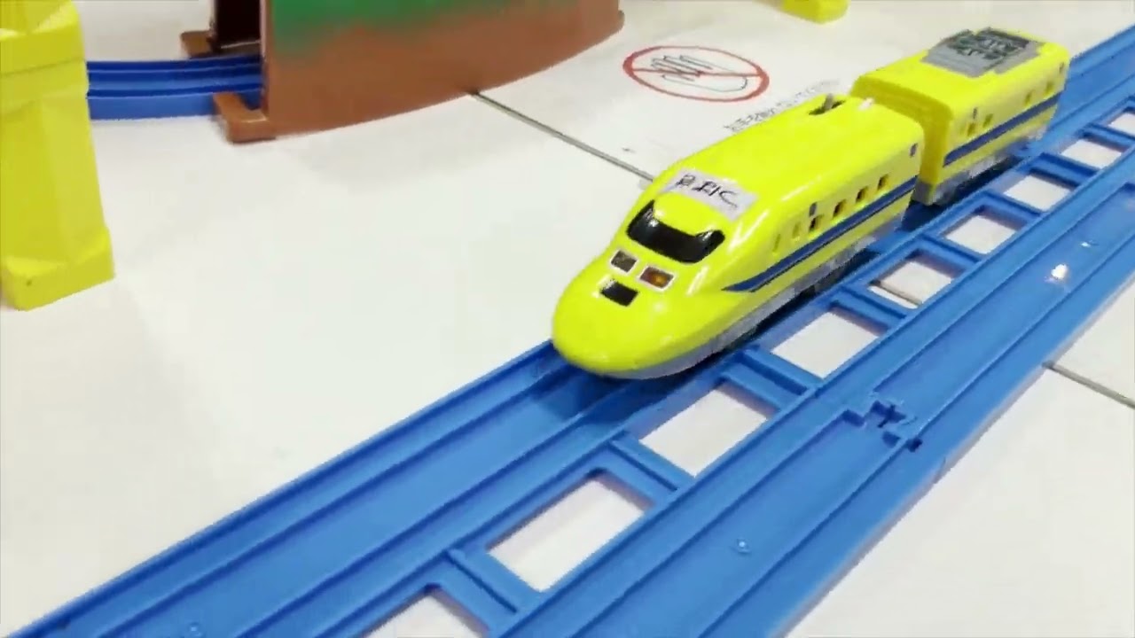 【プラレール運転会】きみの車両は走っているか？！　今日も楽しい持ち込みレーン！！　　　#鈴鹿電池鉄道　 ＃レールキューブ　　#プラレール　　＃津松菱百貨店