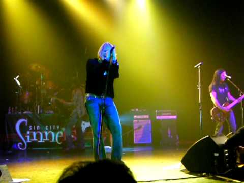 George Lynch with The Sin City Sinners on July 4th, 2011 at the Rio in Las Vegas