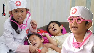 Download lagu Husna dan Sani bermain dokter-dokteran | kompilasi Zein husna mp3