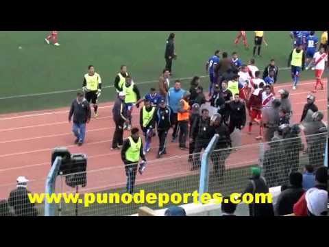 Jugadores del Carlos Mannucci ensucian el partido