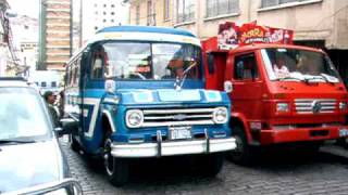 preview picture of video 'La Paz, Bolivia   Chevrolet V8 Bus'