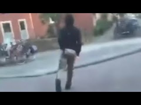 TFrazz (#73) doet de dash voor Stackz (#73) nadat hij zegt dat hij geprikt is in bijlmerpark