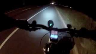 preview picture of video 'Pedal Noturno - Dourados a Itaporã - Iluminação do Farol de Bike com 5 Leds CREE XML T6'